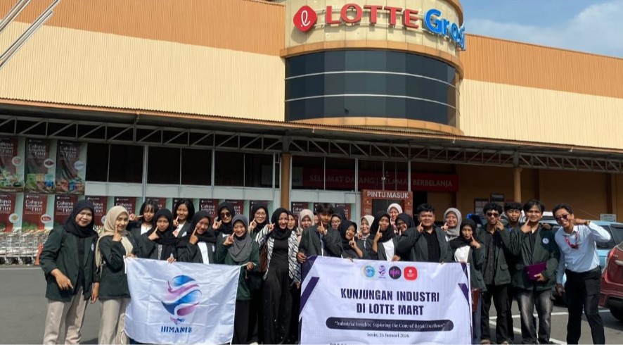 Kunjungan Industri Mahasiswa Bisnis & Manajemen Ritel ke Lotte Mart Solo